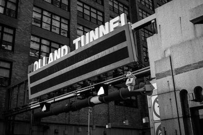 Overhead signage at entrance to Holland Tunnel